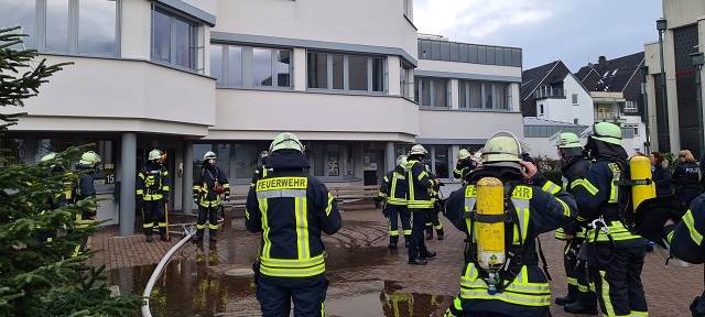 Feuer führt in Arnsberg zu Verkehrsbehinderungen