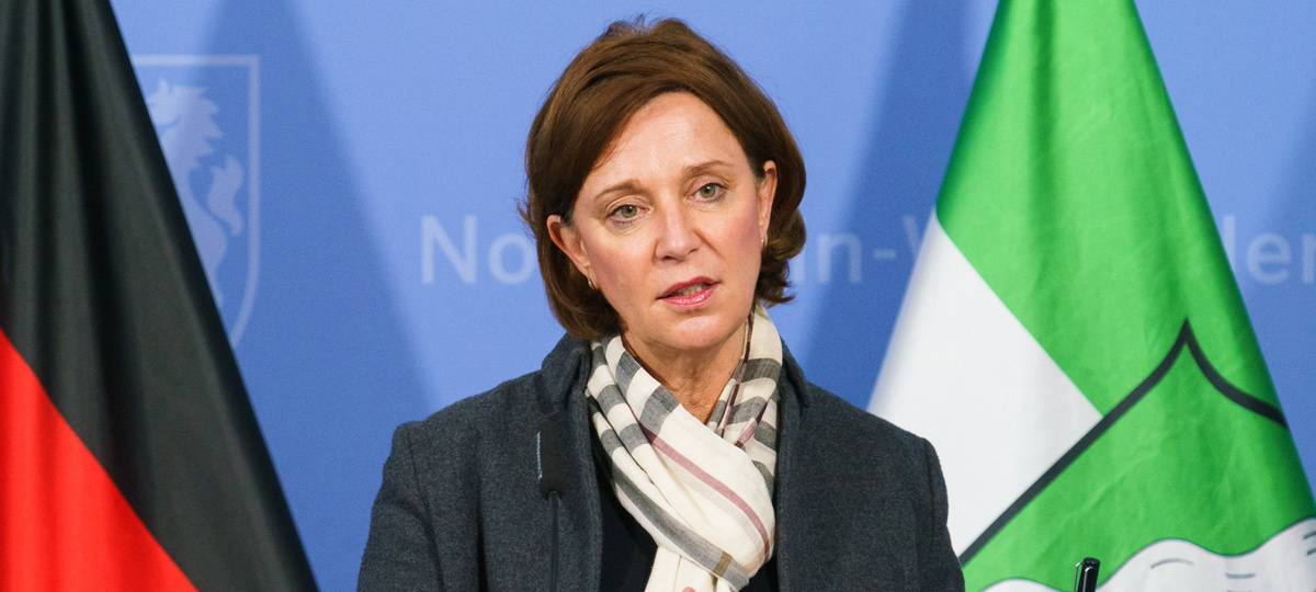 So plant das Land NRW mit den Schulen