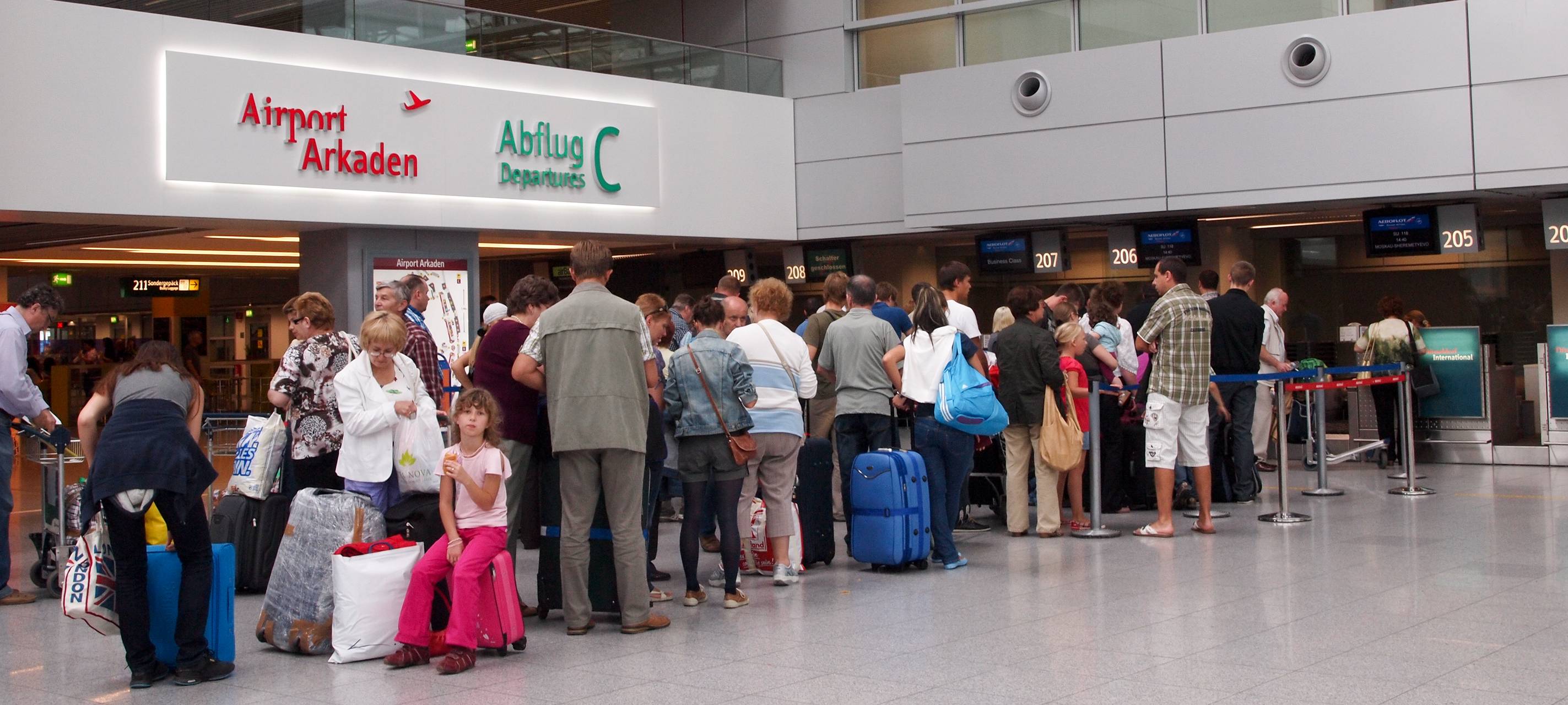 Flughäfen bei uns rechnen nicht mit Chaos zu Beginn der Sommerferien