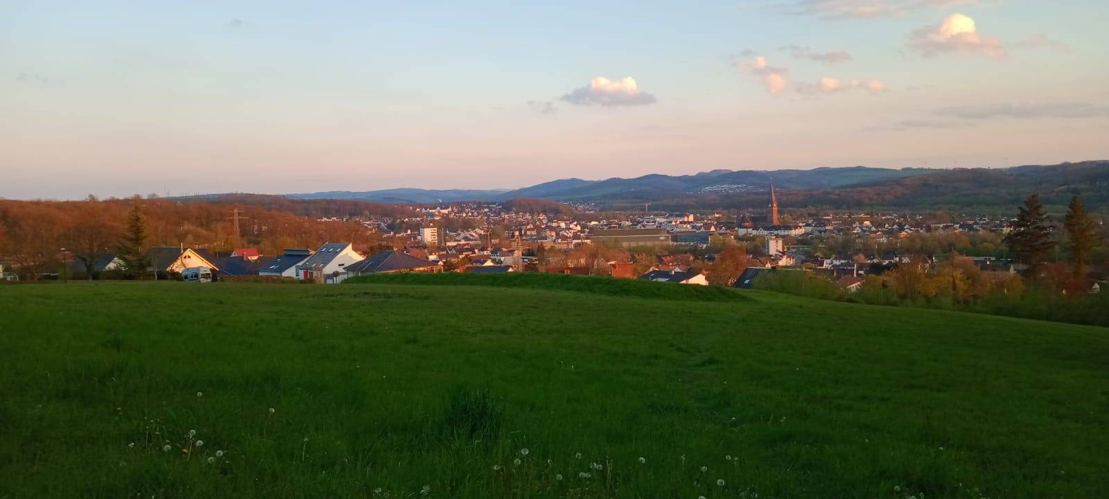 Wohnungen und Häuser im HSK relativ bezahlbar