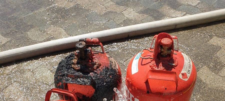 Brand nahe Gasflaschen in Schmallenberg-Harbecke