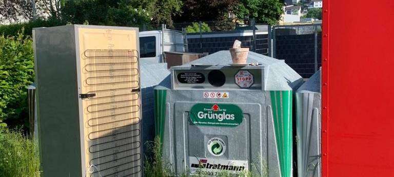 Meschede: Oft illegaler Müll vor Containern