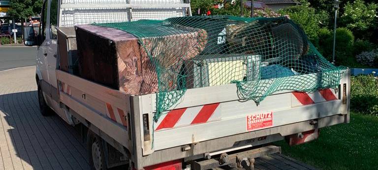 Meschede: Oft illegaler Müll vor Containern