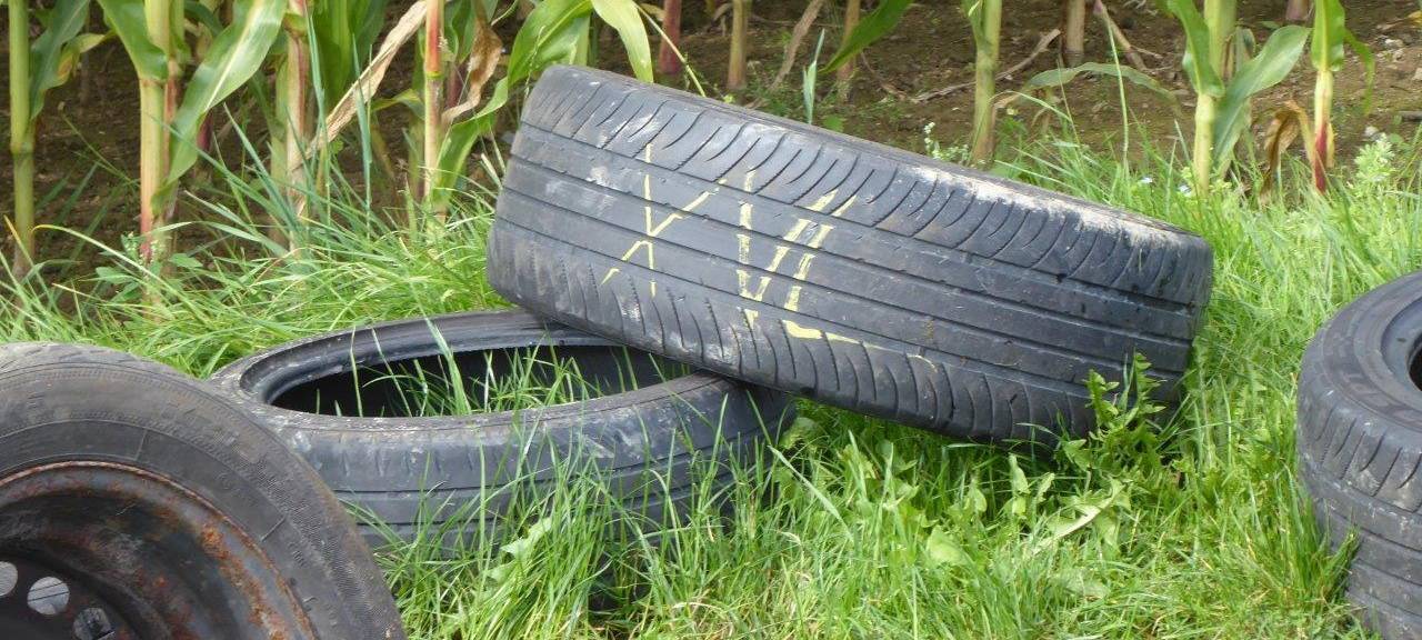 Schon wieder illegal Altreifen bei Olsberg entsorgt