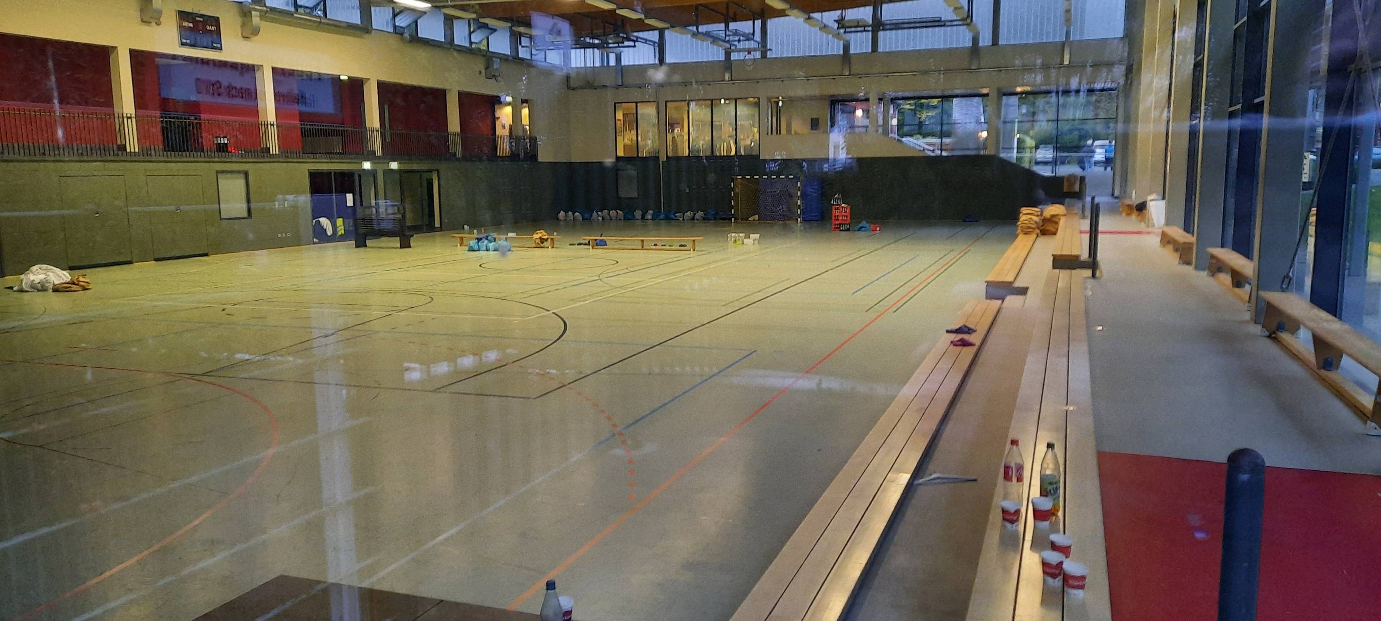 Die Evakuierungshalle am Tag danach.