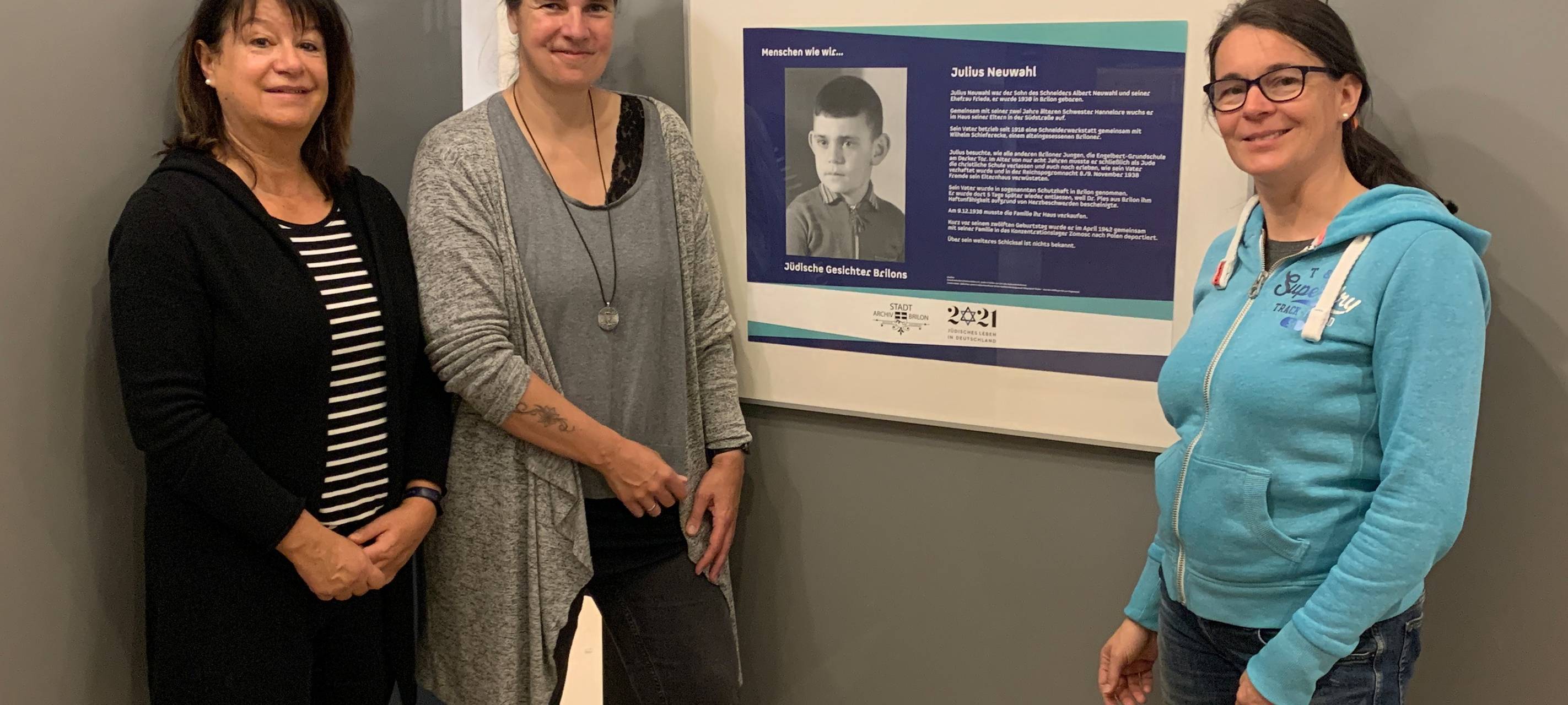 Brilon: Ausstellung zeigt Portraits im Rathausfoyer