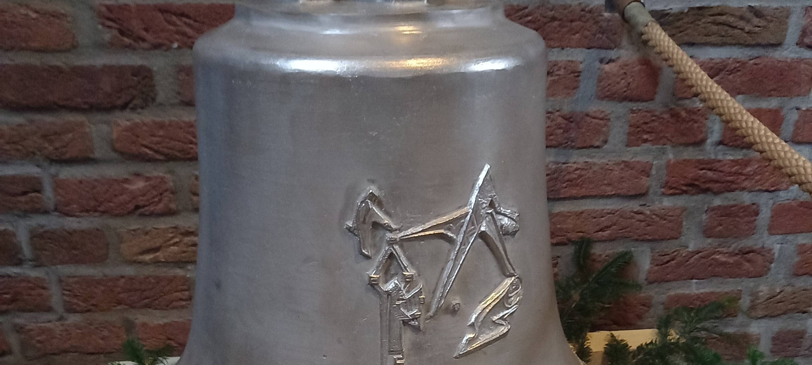 Glocke für Tansania geht in Meschede auf Reise