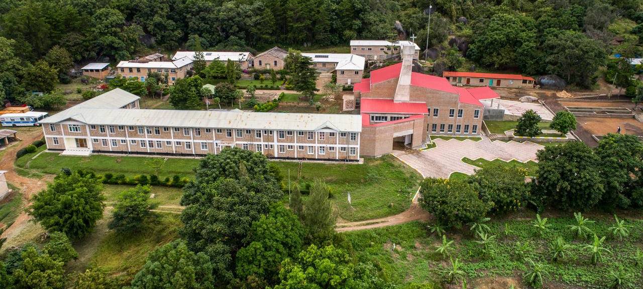 Abtei und neue Kirche in Mvimwa