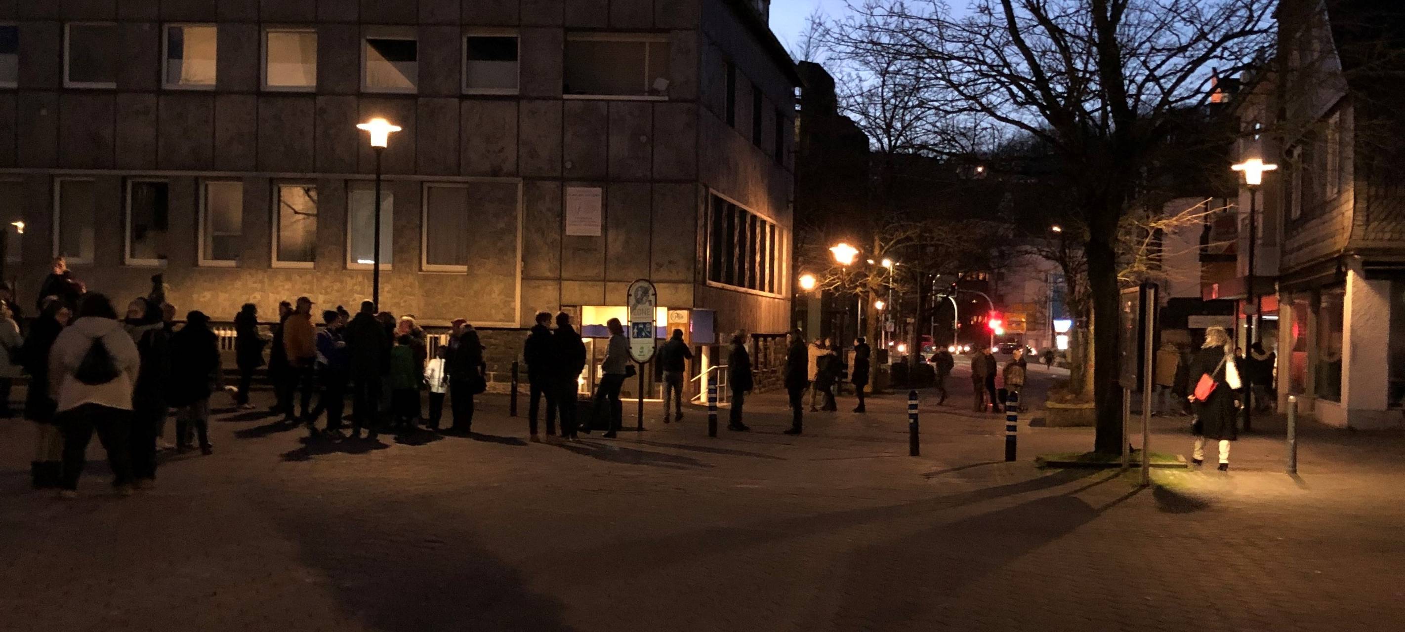 "Spaziergang" und Gegendemo in Meschede