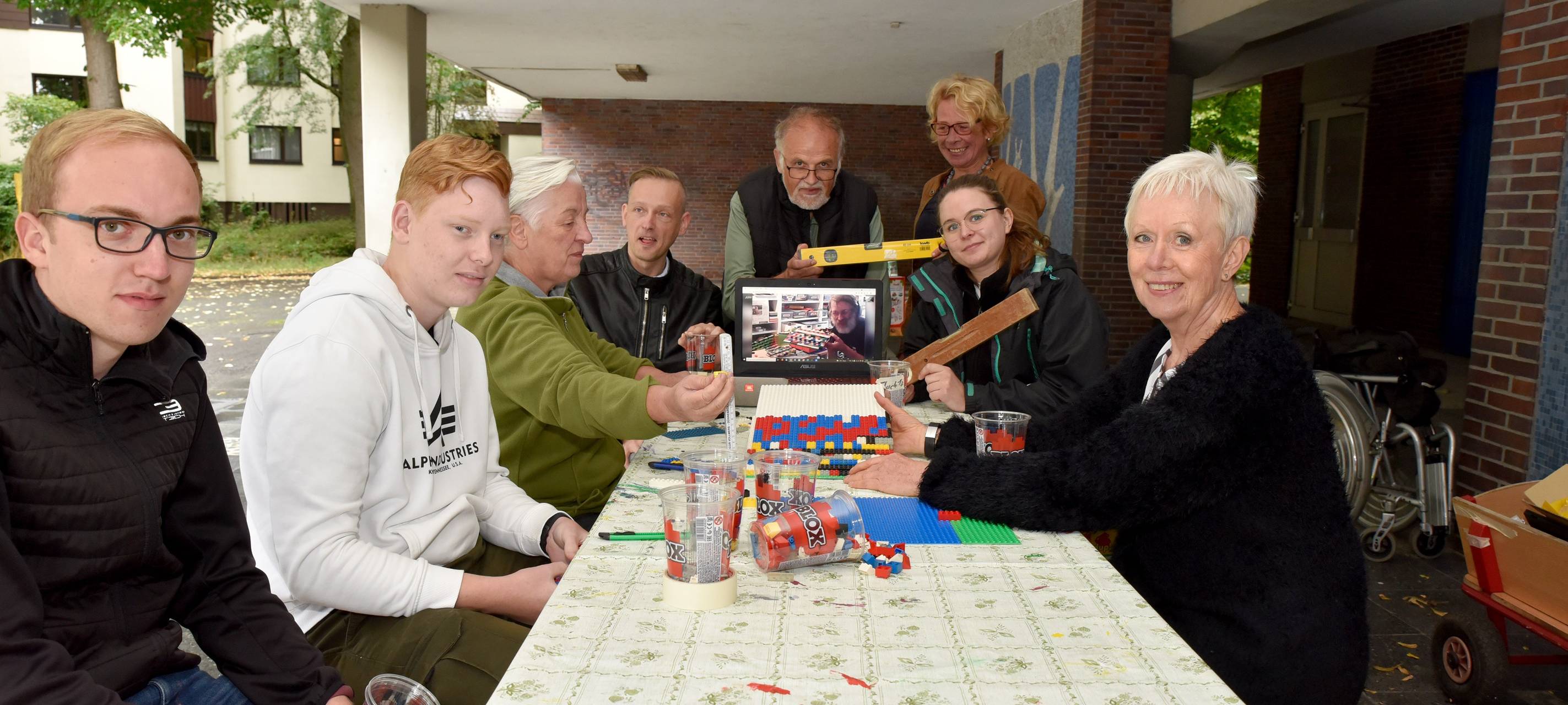 Zum Nachhören: Rollstuhlrampen aus "Legosteinen"