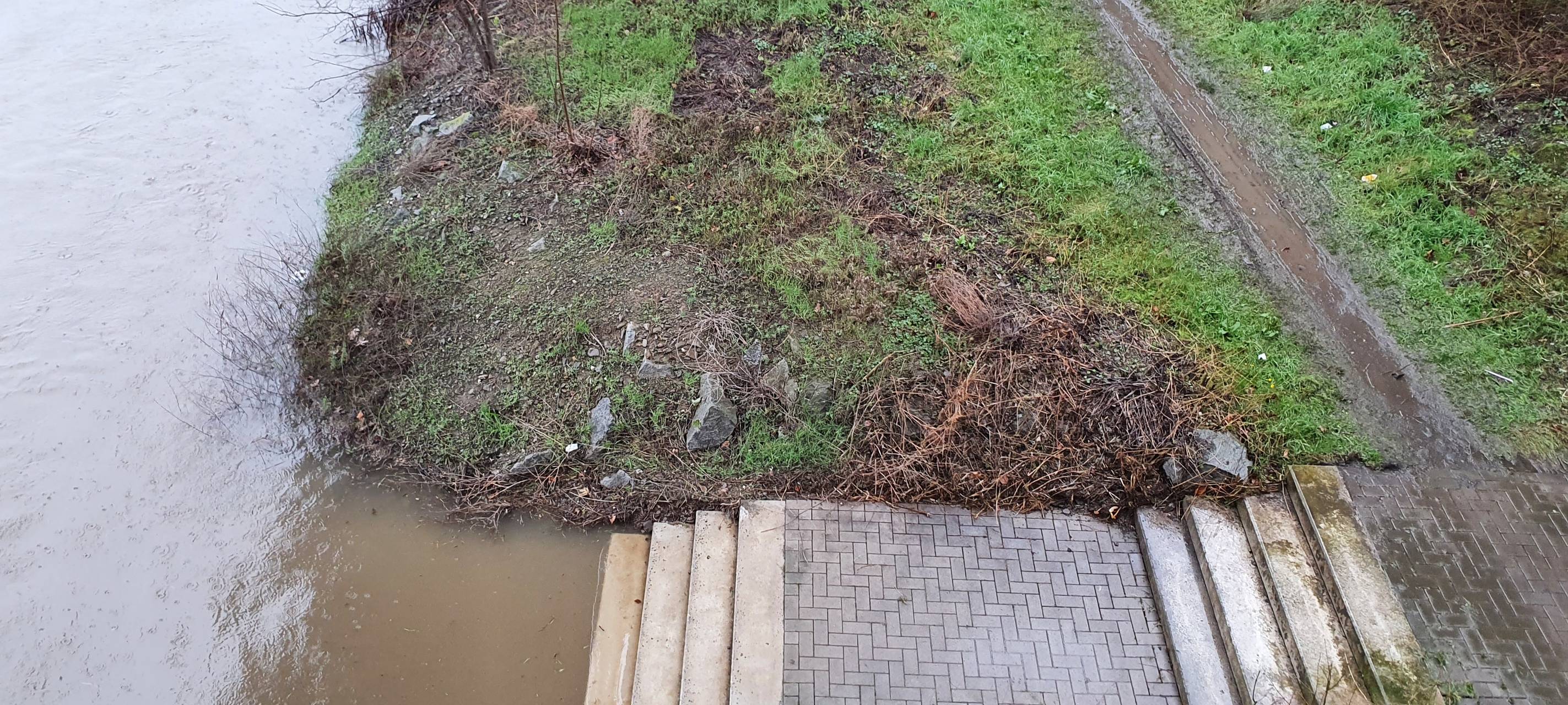 Hohe Fluss- und Bachpegel in Teilen des Sauerlands