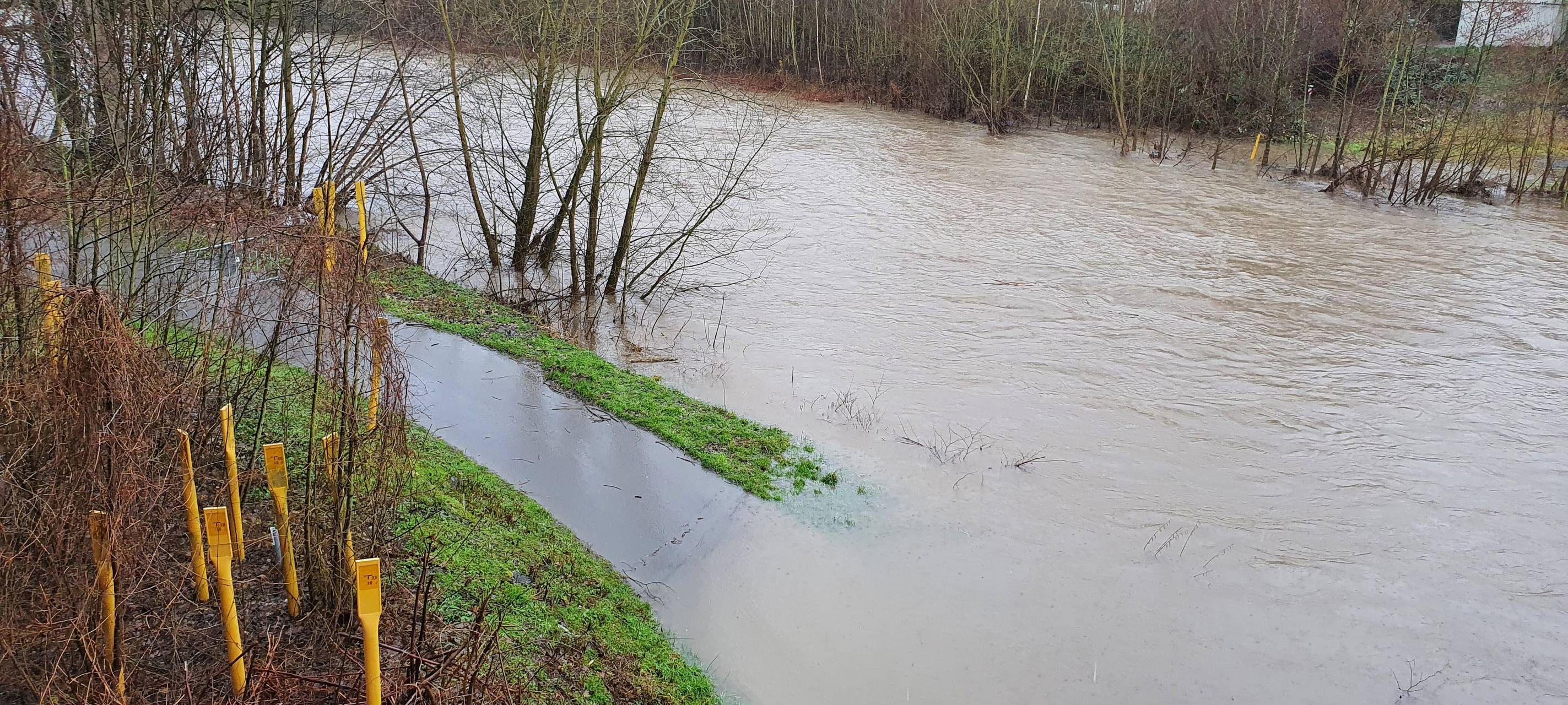 Hohe Fluss- und Bachpegel in Teilen des Sauerlands
