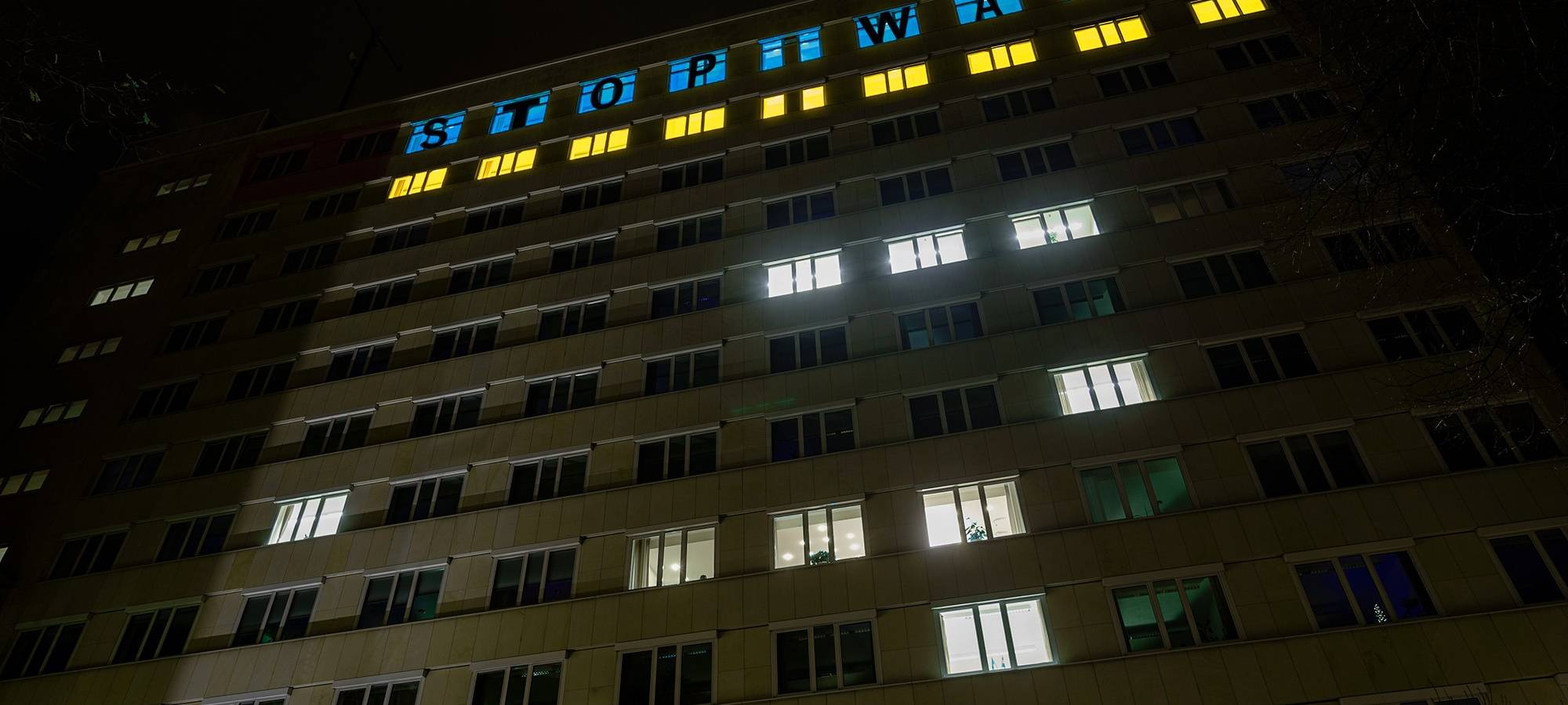 Friedensflagge weht am Arnsberger Rathaus