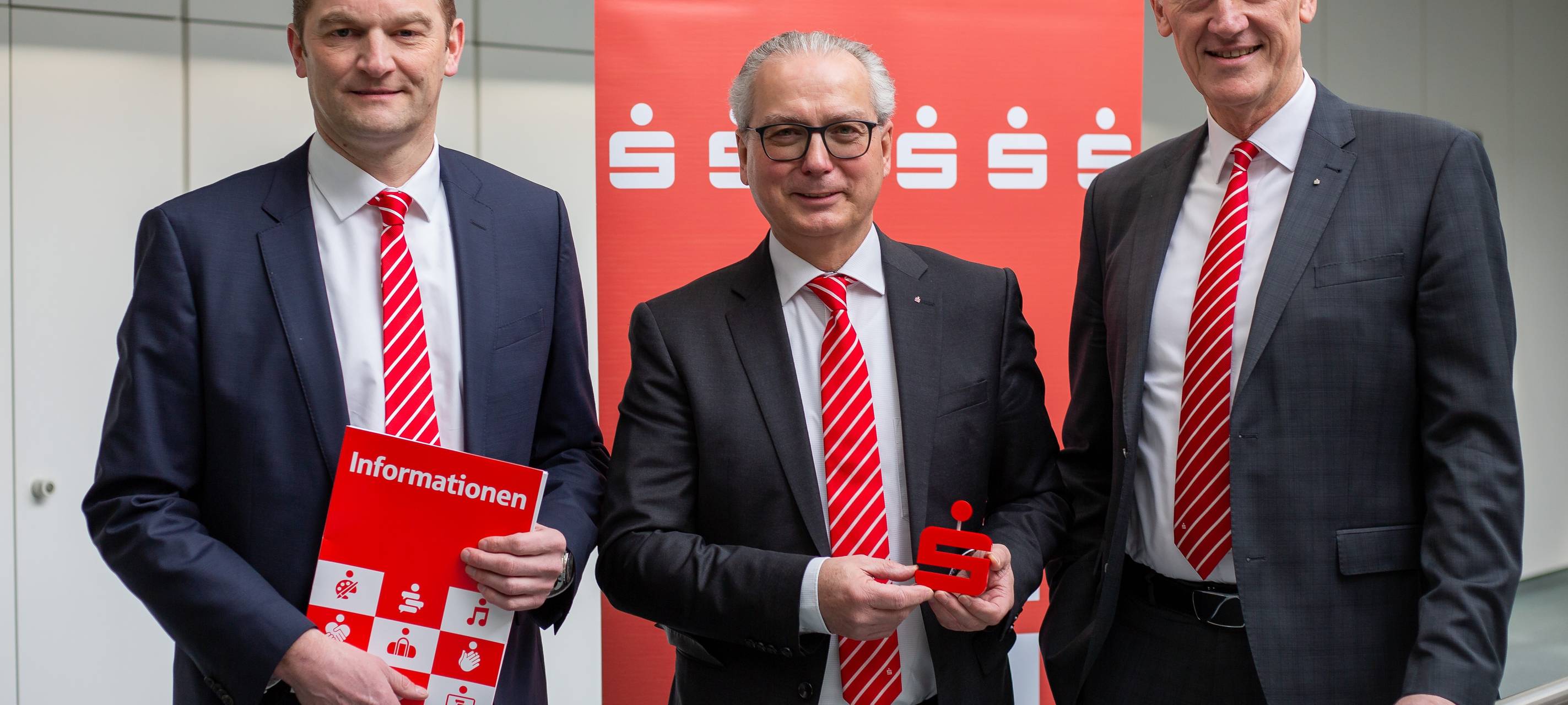 Die 3 Sparkassen im Sauerland ziehen Bilanz