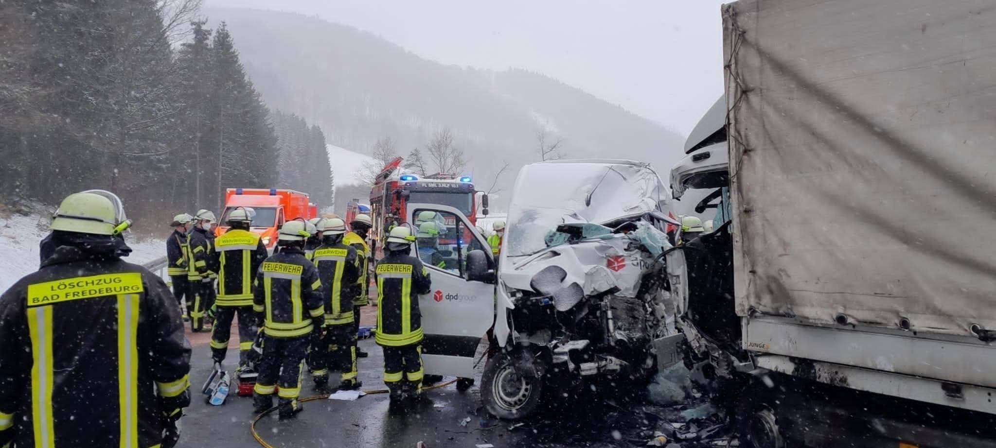 Vollsperrung: Verkehrsunfall am Rimberg bei Bad Fredeburg