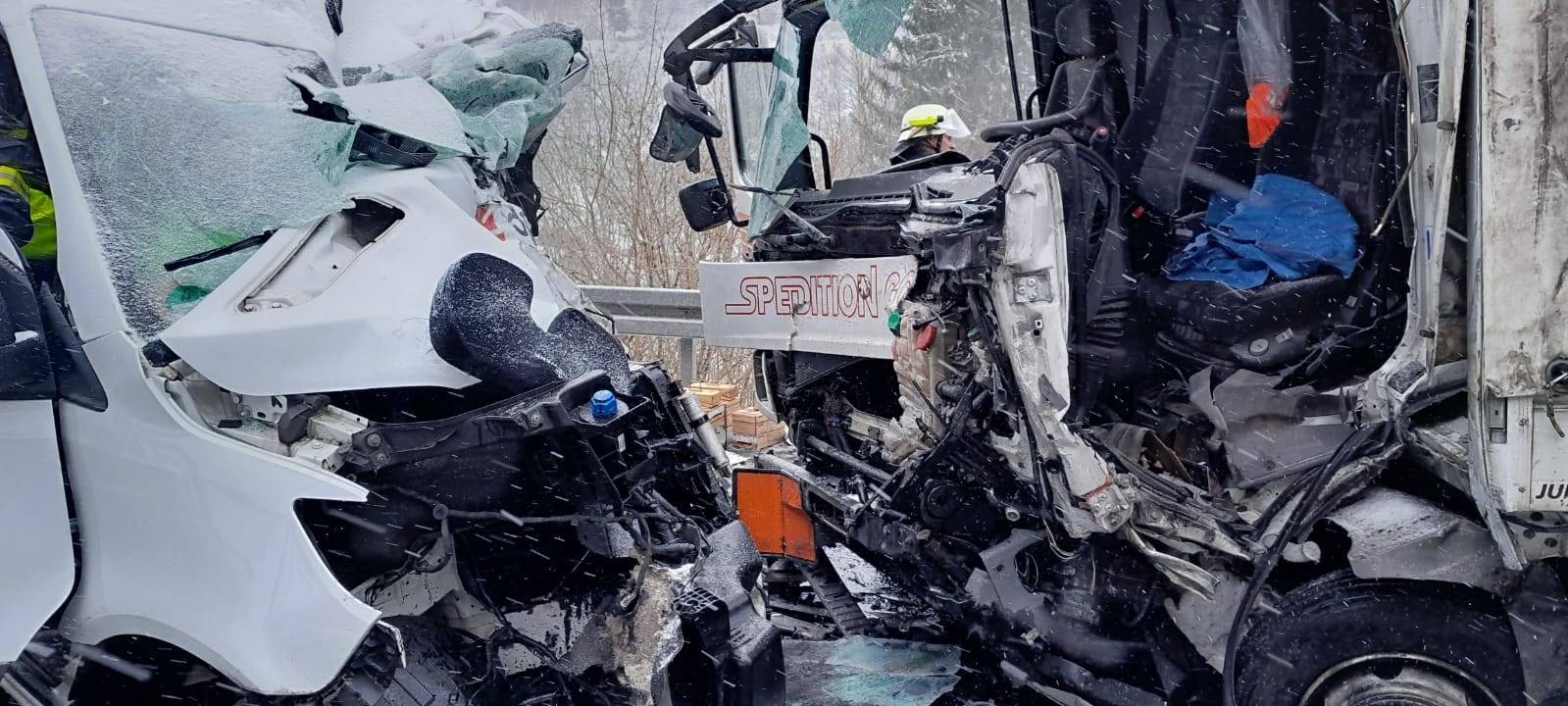 Vollsperrung: Verkehrsunfall am Rimberg bei Bad Fredeburg