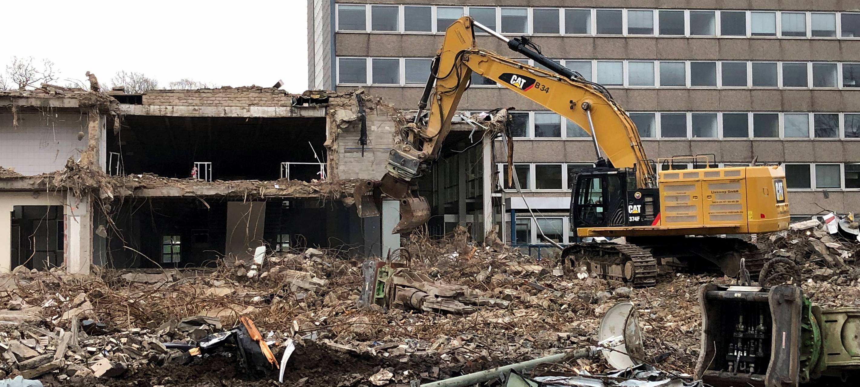 Flachtrakt des Arnsberger Rathauses wird abgebrochen