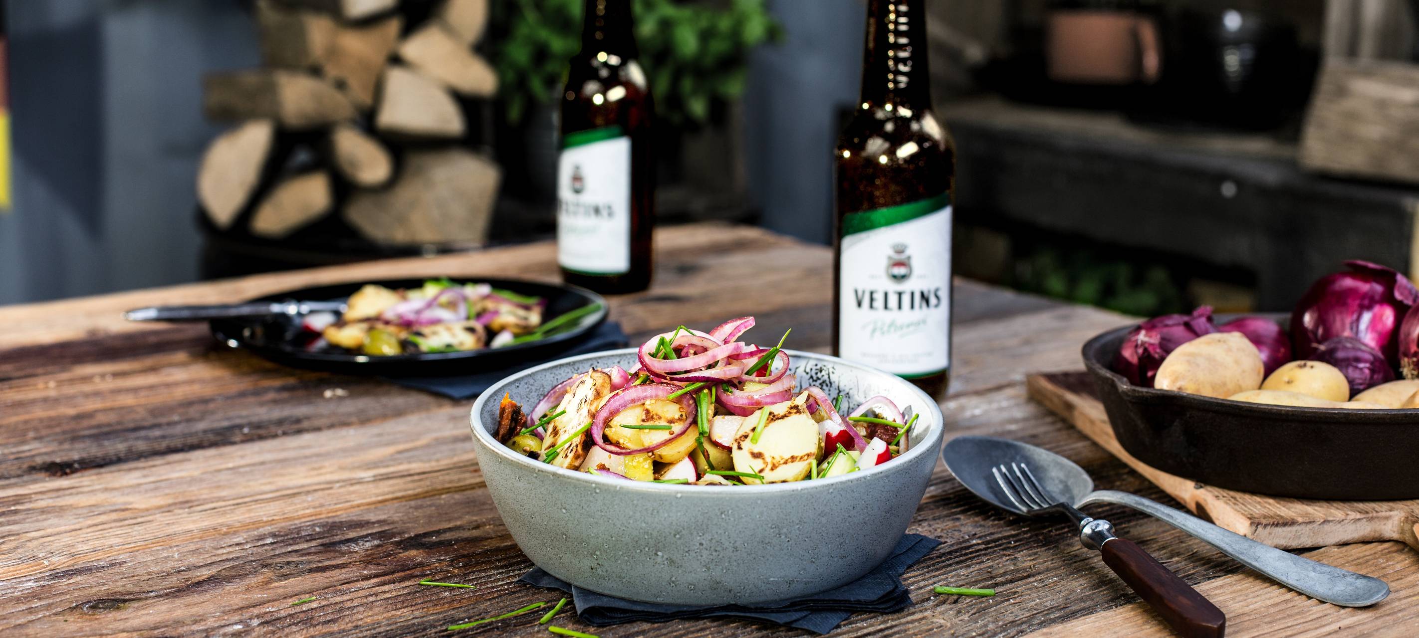 Zubereitung eines regionalen Gerichts in der Küche