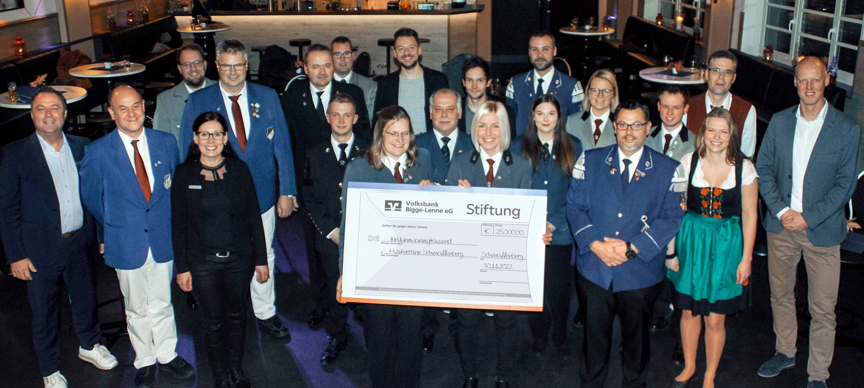 25.000 Euro-Spende der Volksbank Sauerland