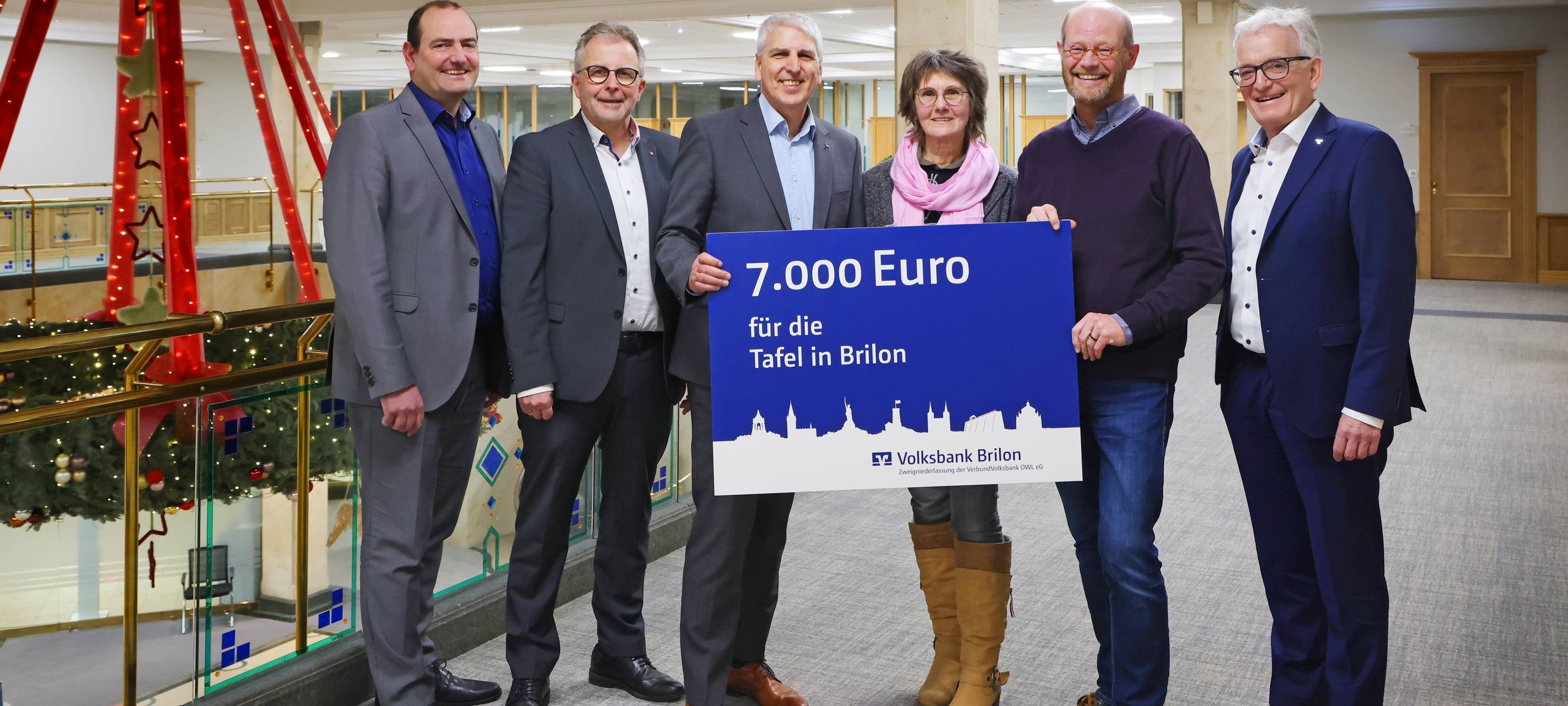 Volksbank Brilon spendet 7000 Euro für Warenkörbe in Brilon und Olsberg