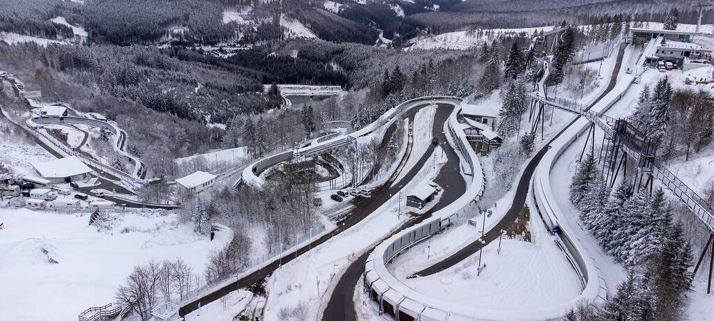Rosenthal im Rennrodel-Doppel Deutsche Meisterin