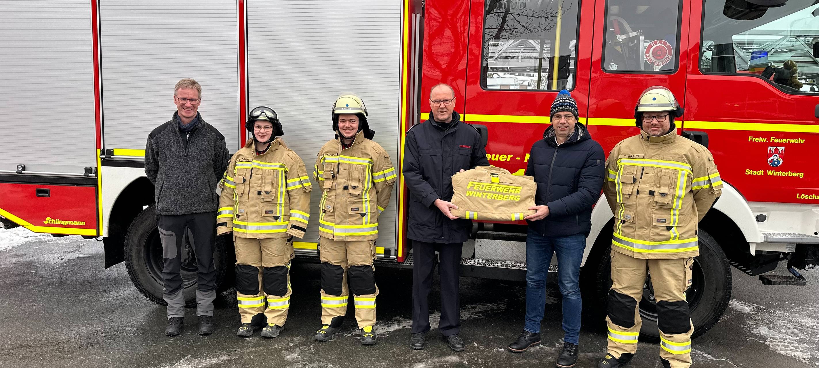 Winterberg: Feuerwehr bekommt neue Kleidung
