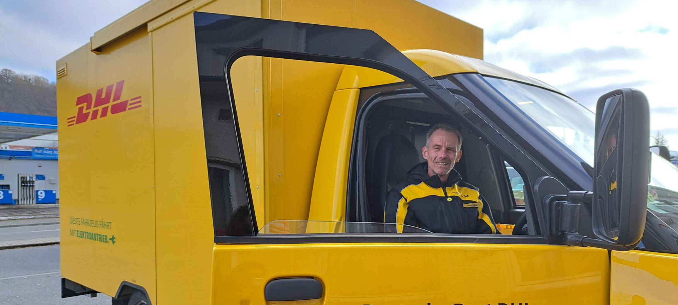 Marsberg: Postfahrzeug als Rechtslenker