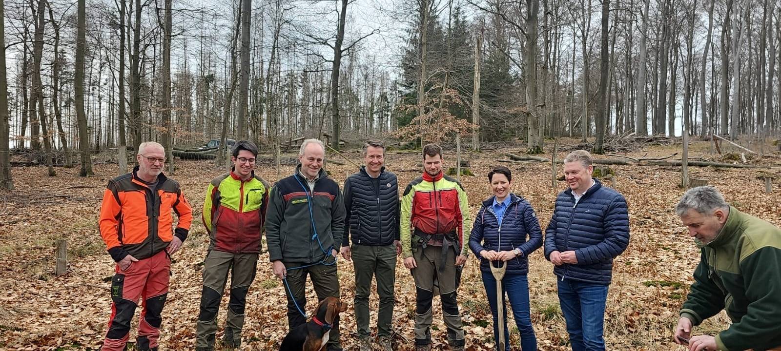 Tag des Baumes: NRW-Landwirtschaftsministerin Gorißen im Sauerland