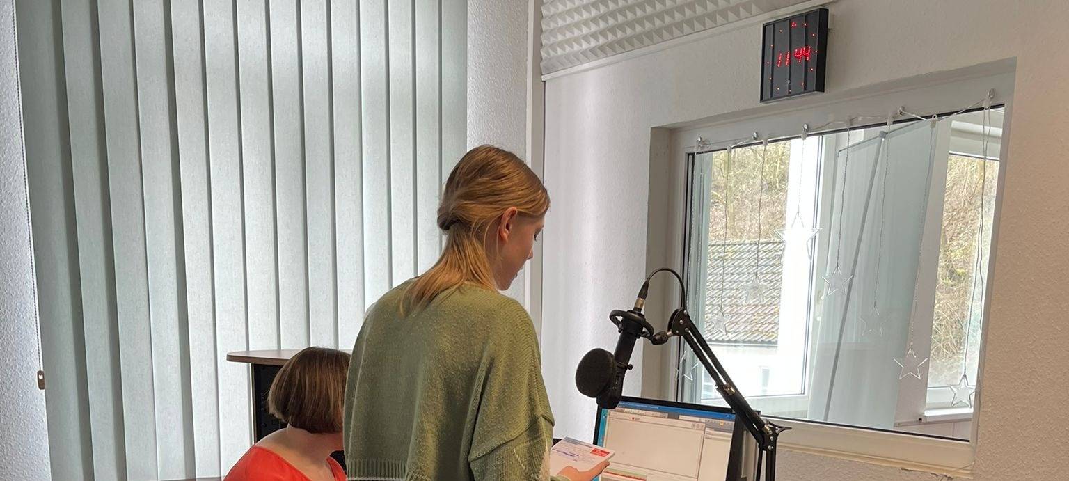 Schüler aus dem Sauerland schnuppern Radio-Luft