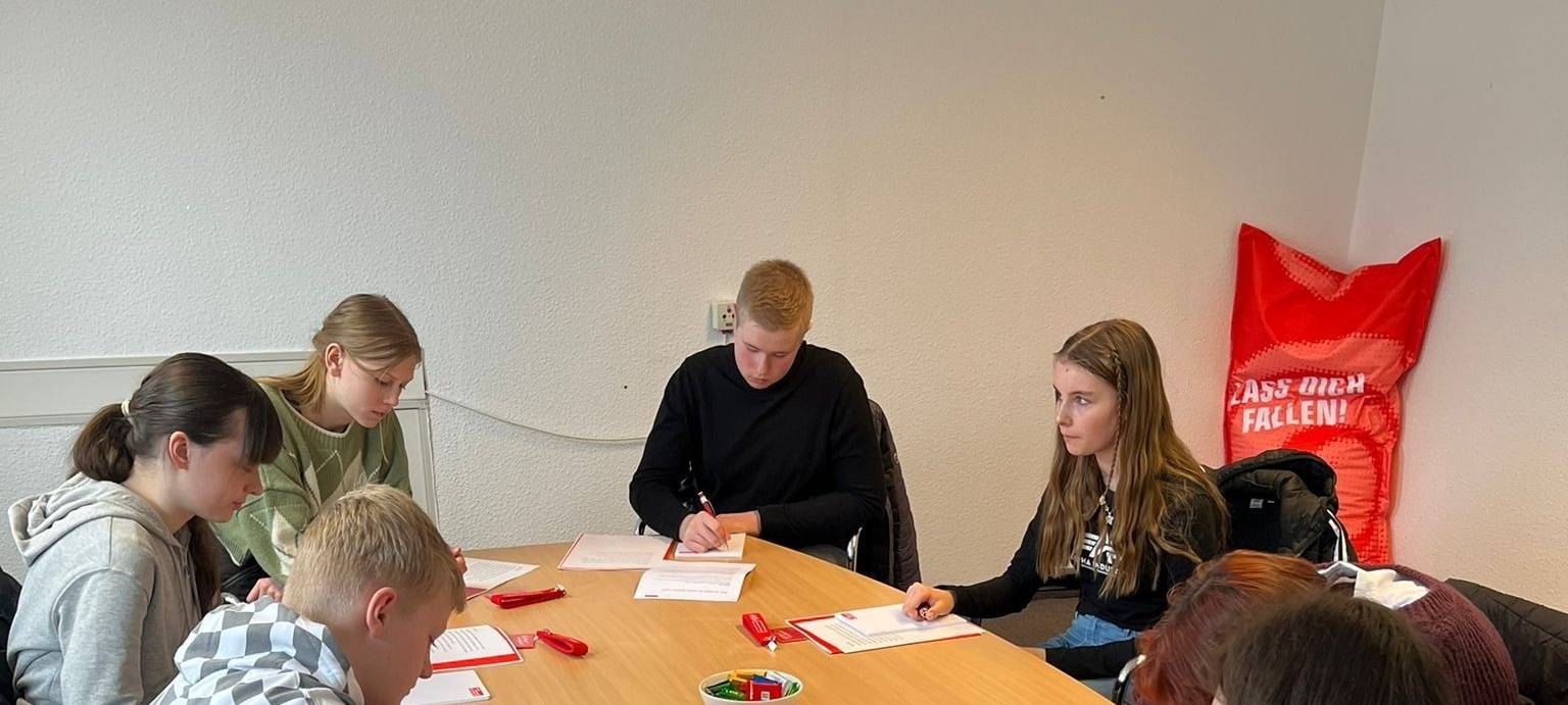Schüler aus dem Sauerland schnuppern Radio-Luft