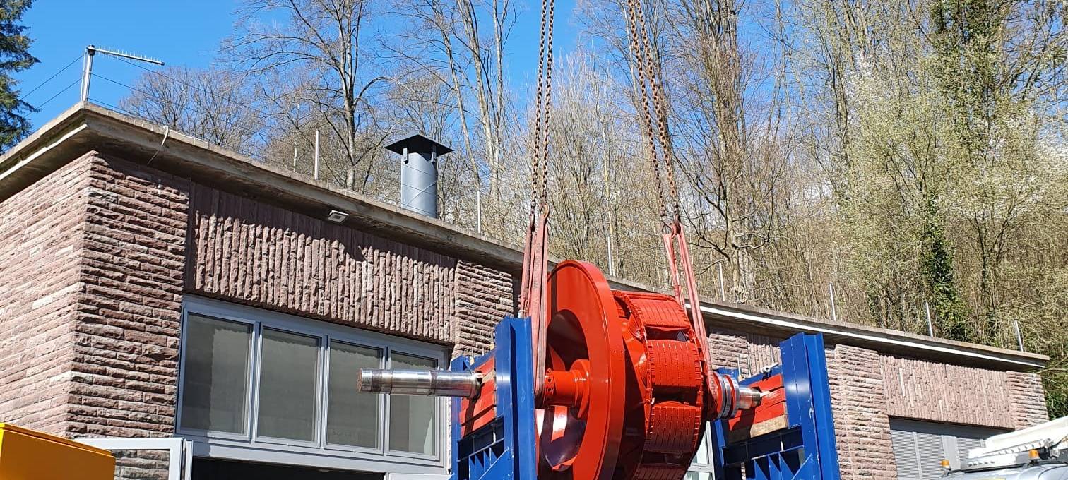 Kran am Hennesee: Ruhrverband überprüft Generatoren