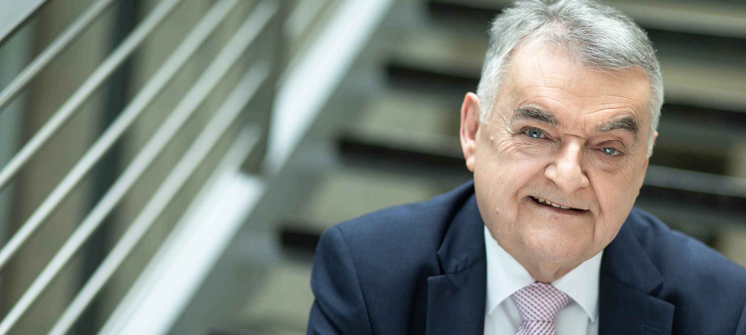 Sauerland: NRW-Innenminister Reul kommt nach Arnsberg