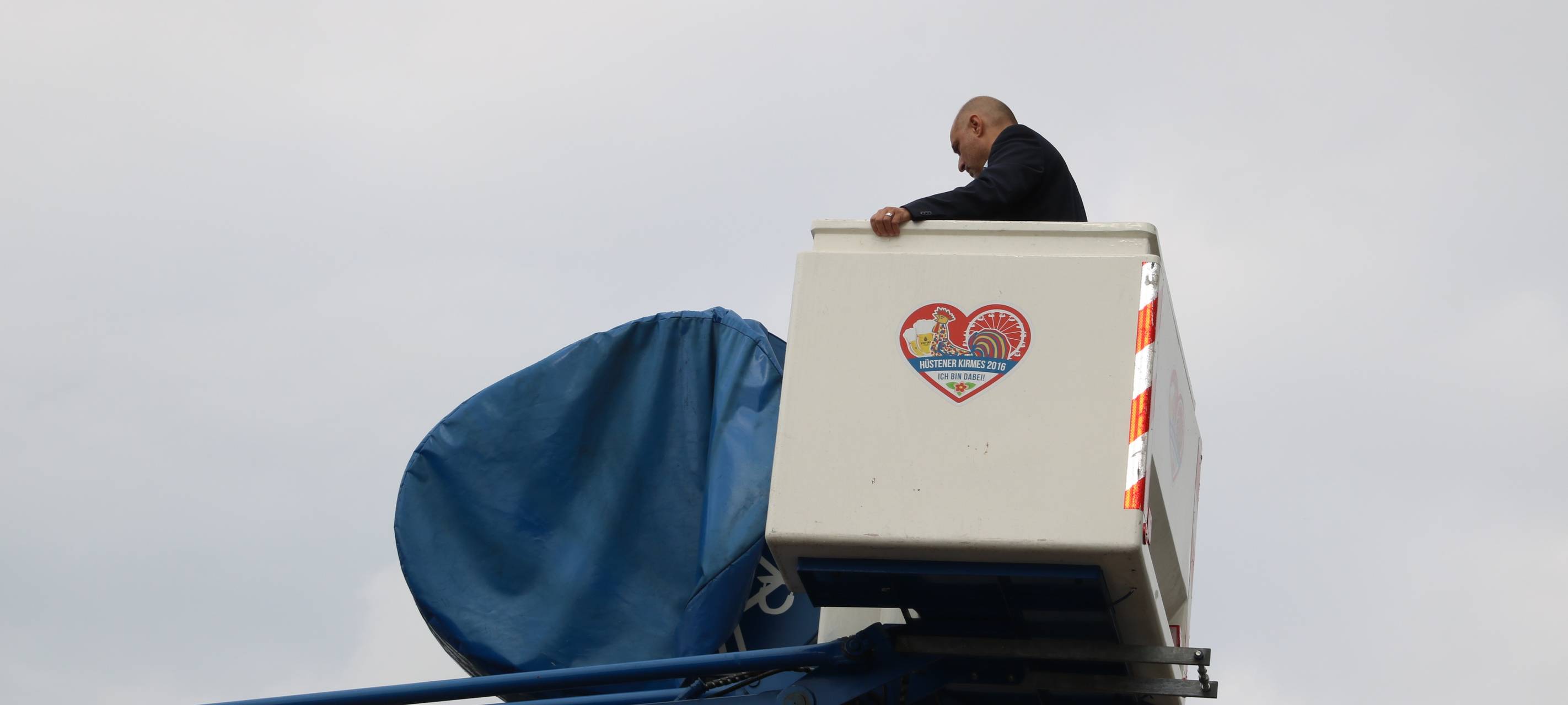 In Hüsten wird der Kirmeshahn aufgesetzt