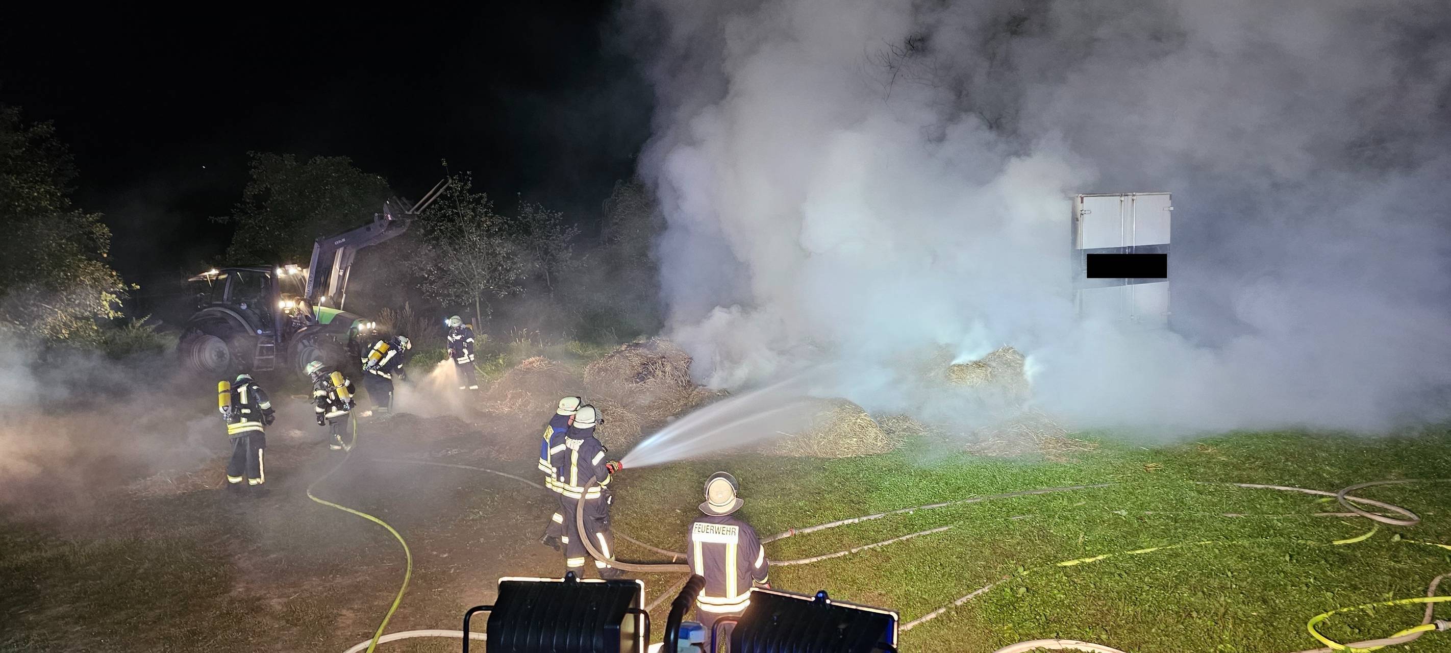 Arnsberg: Heuballen in Flammen