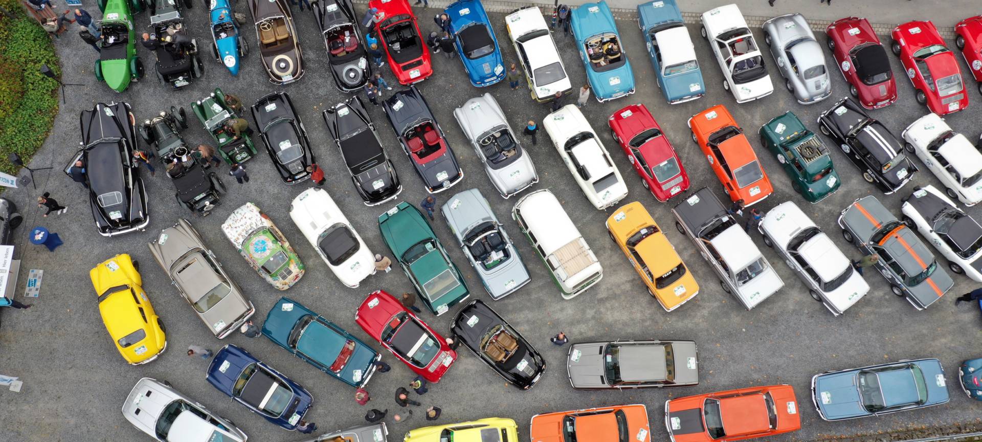 Sauerland-Klassik: Über 100 Oldtimer fahren durch den HSK