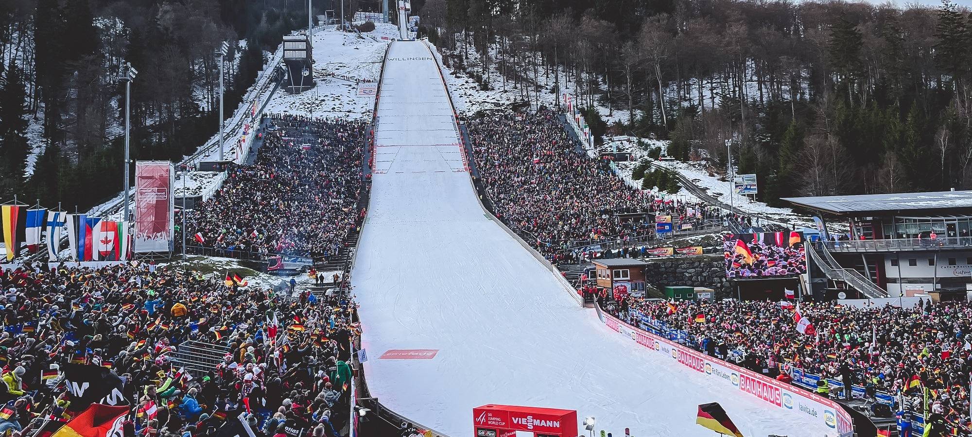 Skisprung-Weltcup Willingen: Tausende Feuerwehrleute vor Ort