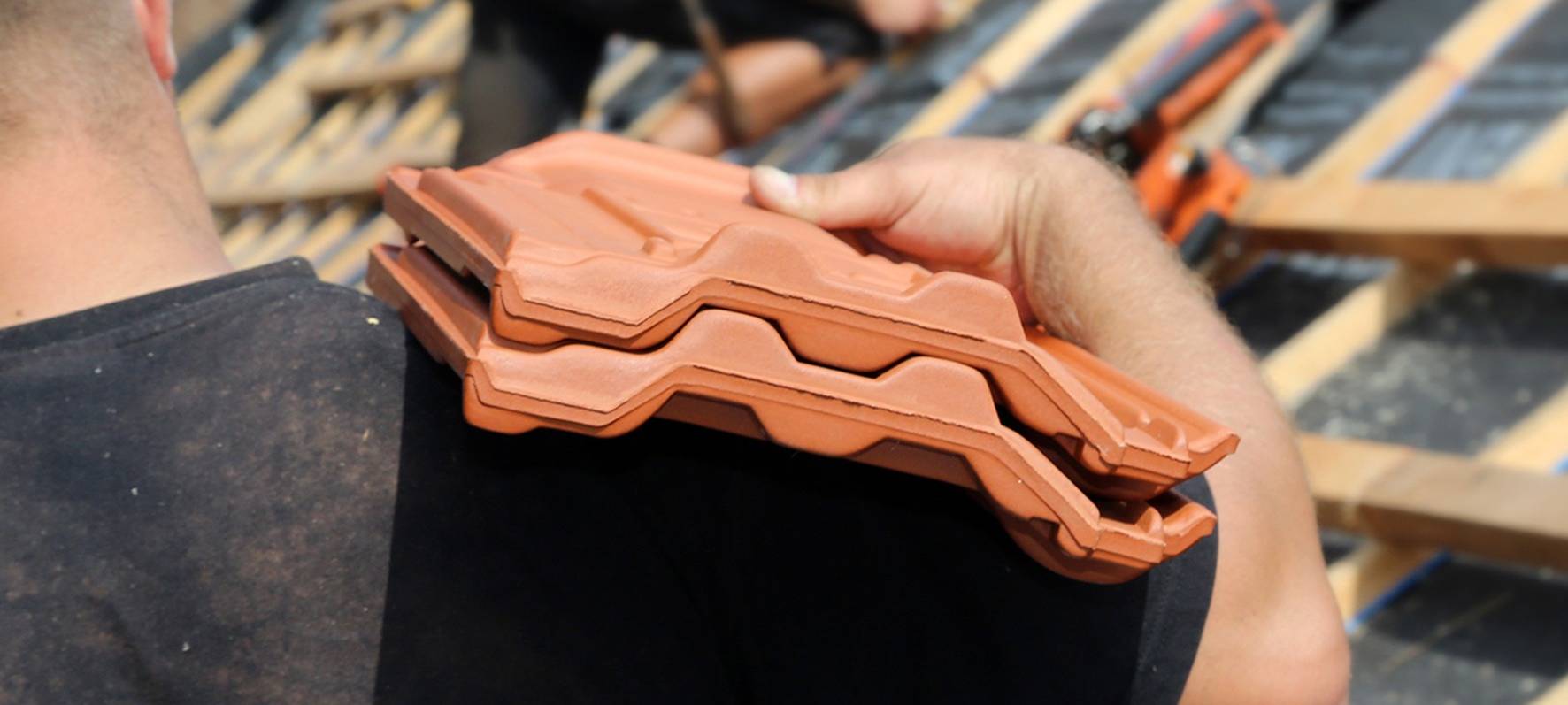 Sauerland: Mehr Lohn für Dachdecker