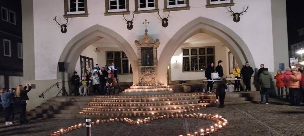 Brilon: Lichtermeer für Menschen in Not