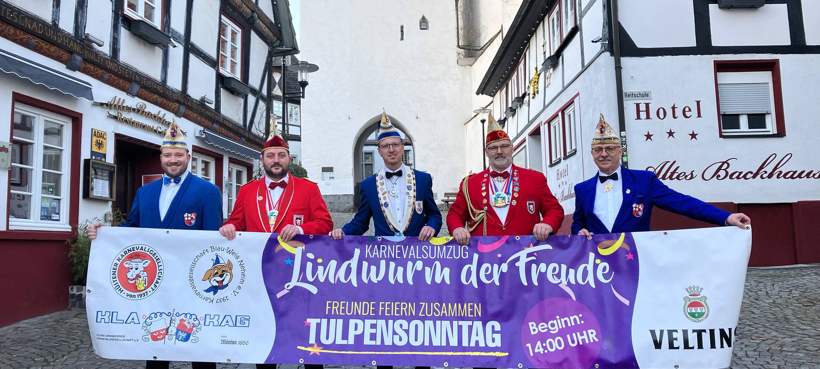Karnevalisten ziehen durchs Sauerland
