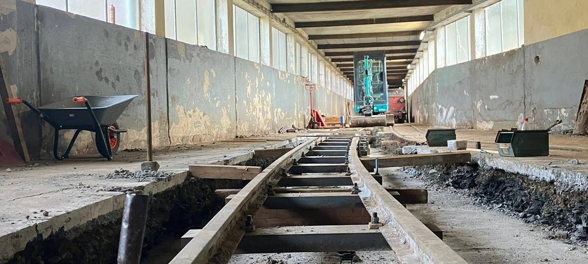 Neue Gleise für Besucherbergwerk in Ramsbeck