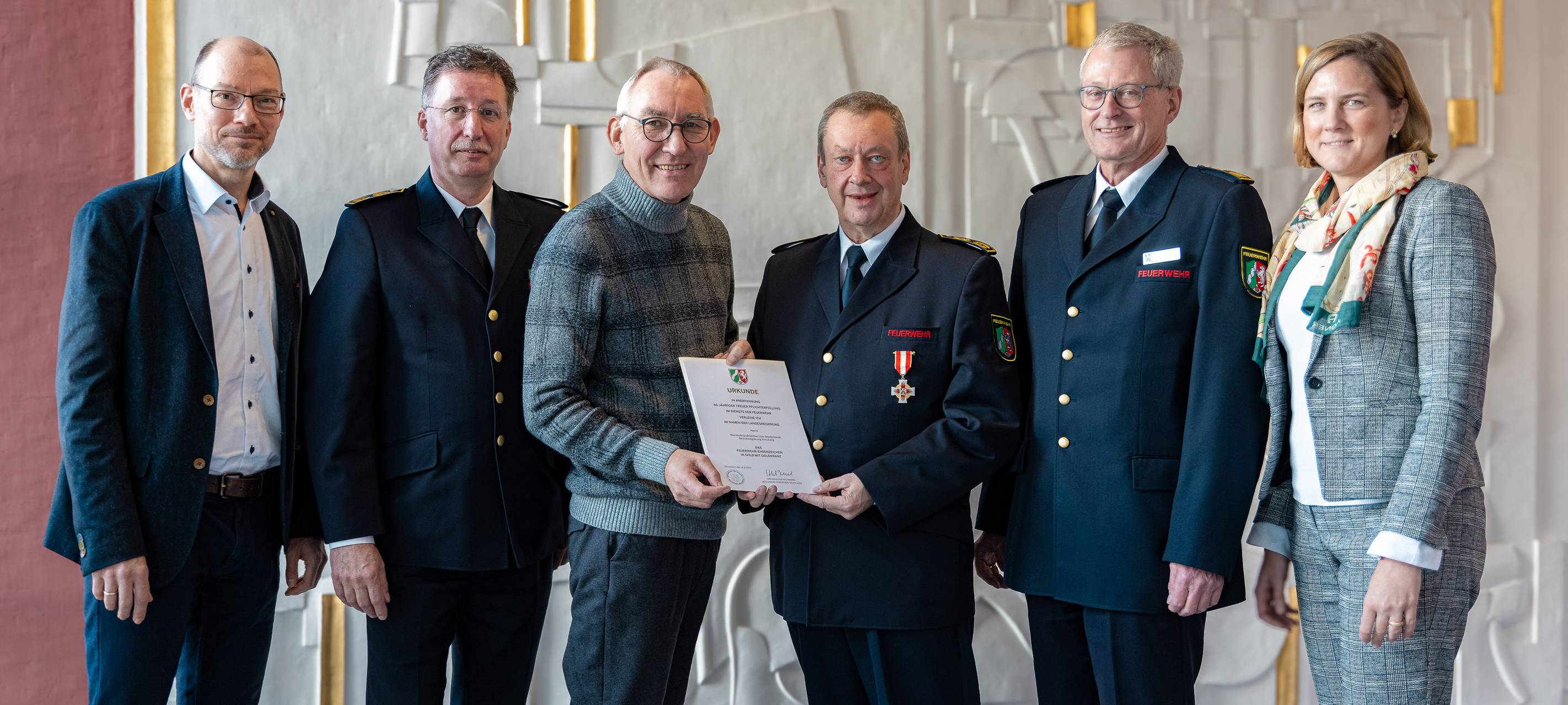 Winterberger Feuerwehrmann bekommt Ehrenkreuz