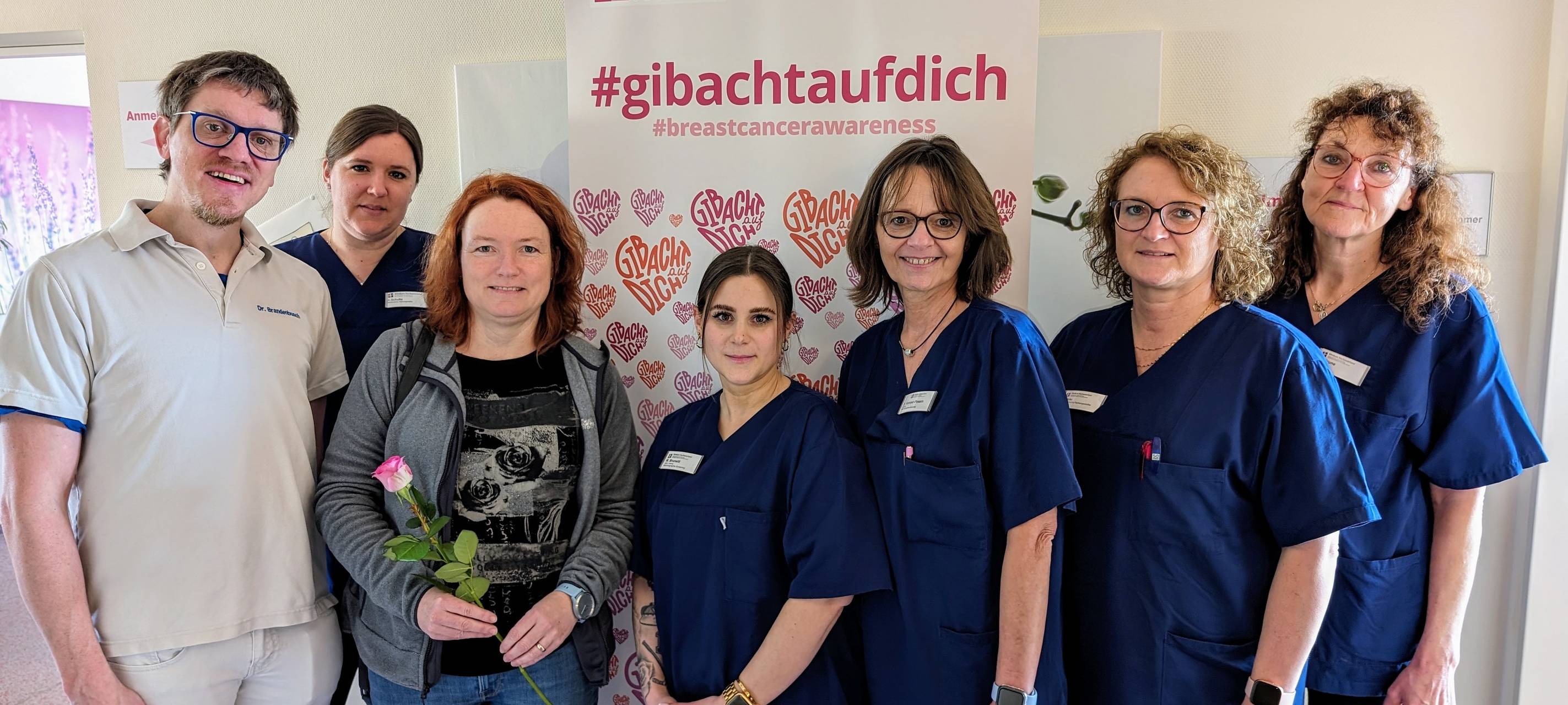 Rosen zum Weltfrauentag am Klinikum Hochsauerland