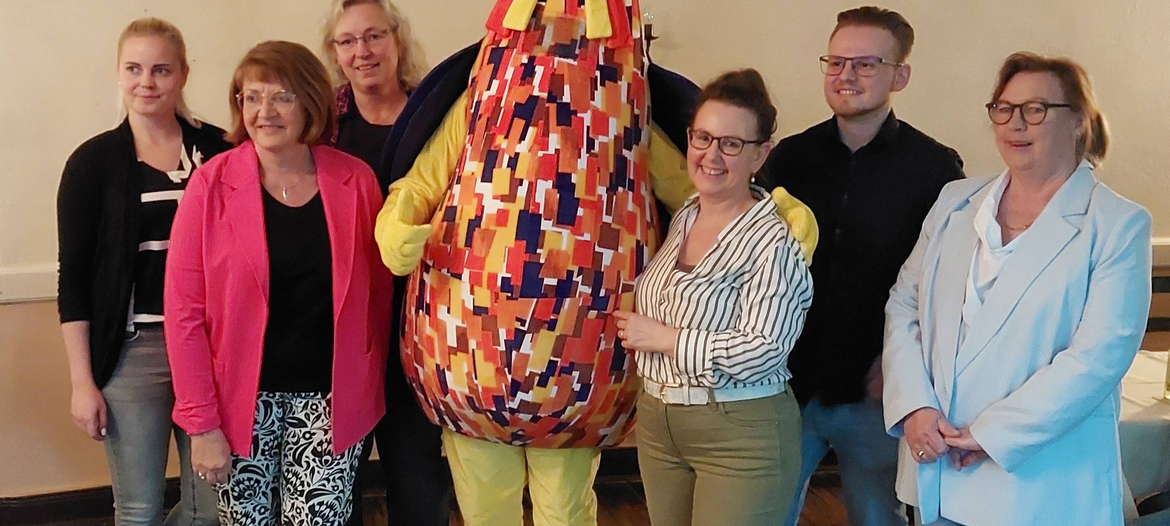 Hüstener Kirmes mit lebendigem Maskottchen