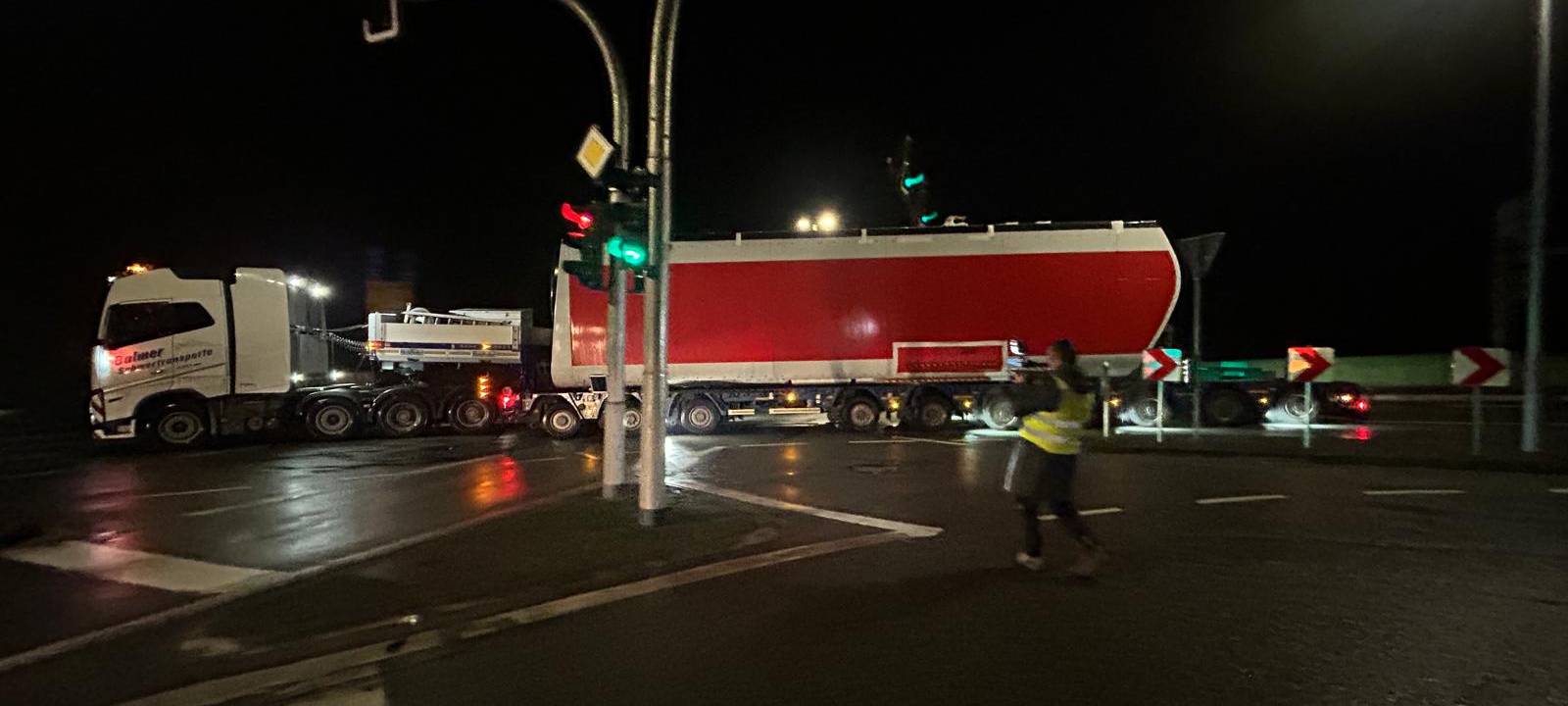 Sauerland: Schwertransporte mit Rotorblättern unterwegs