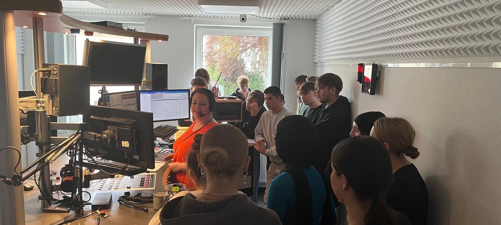 Zum Nachhören: Mescheder Realschüler zu Besuch bei Radio Sauerland