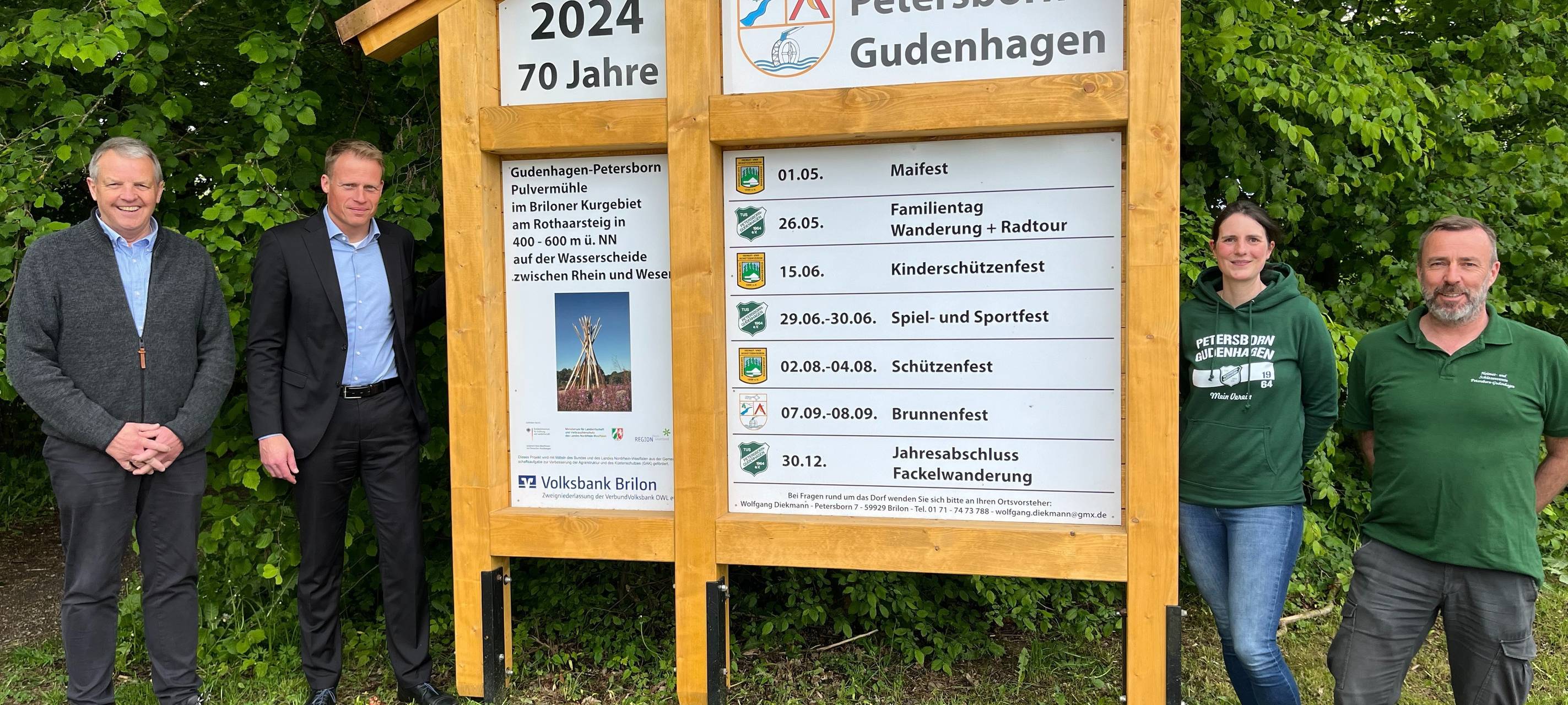 Neue Ortseingangstafeln für Briloner Dorf
