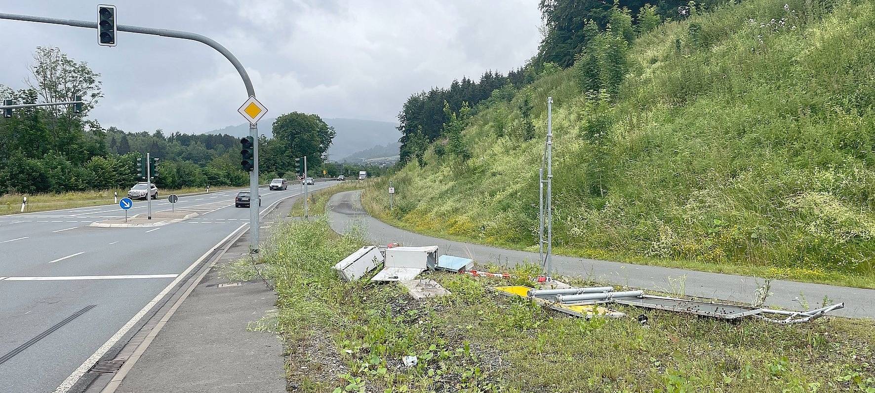 Olsberg: nach Unfall ist die Ampel an der B480 defekt