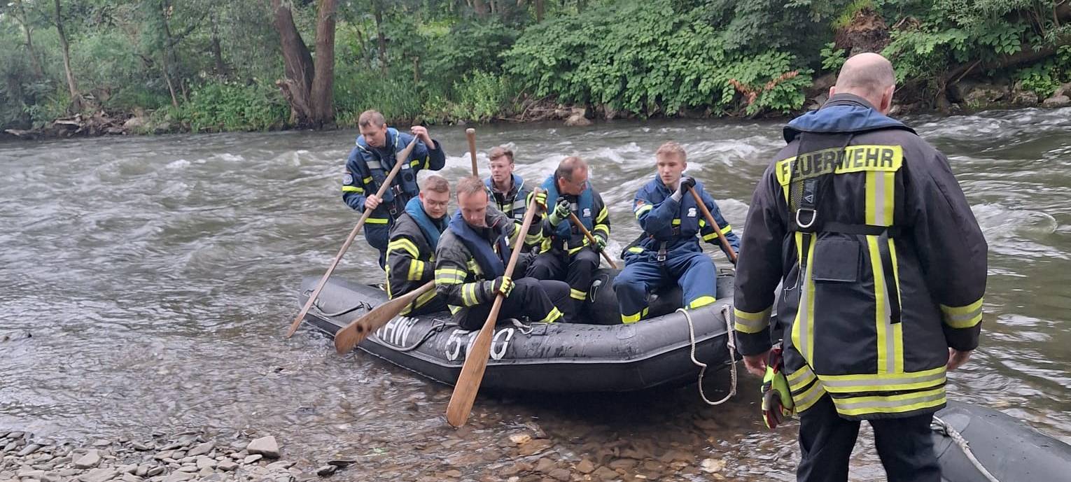 Arnsberg: Feuerwehr und THW üben Zusammenarbeit
