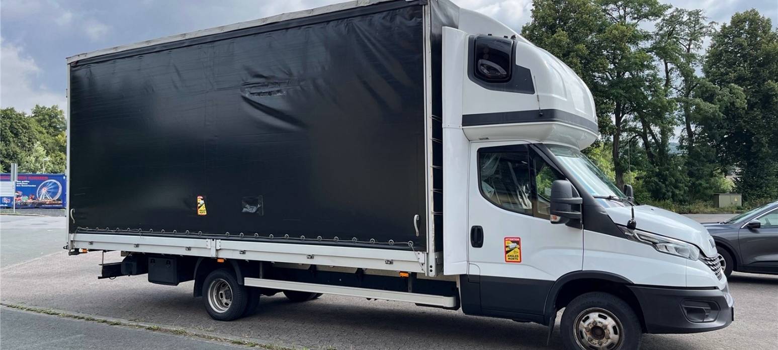 Arnsberg: Polizei stoppt überladenen Transporter