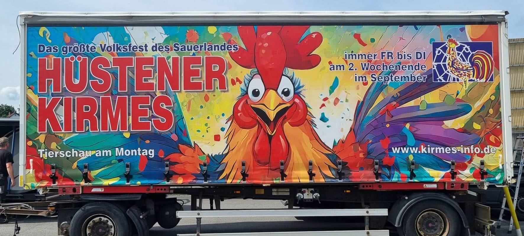 Hingucker: Neues Schaubüro für die Hüstener Kirmes